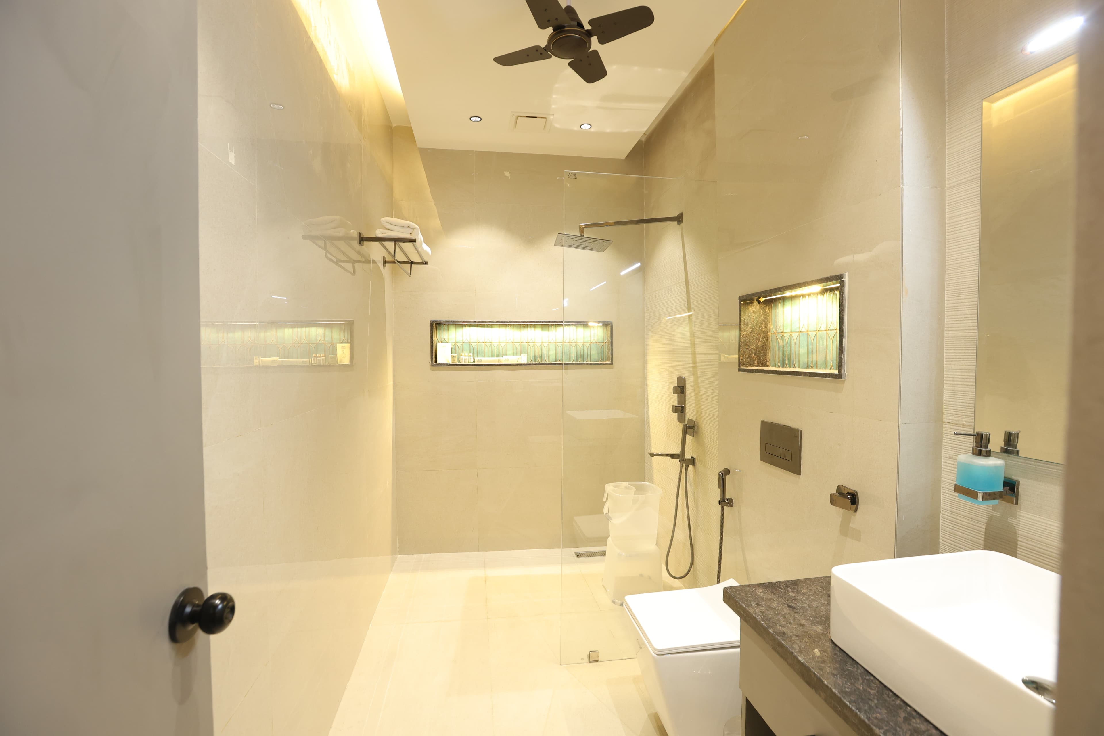 Pines & Teak thumbnail 4